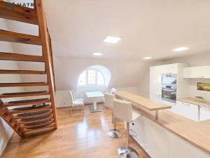 Pronájem bytu 3+kk, Praha - Vršovice, Vršovické náměstí, 140 m2
