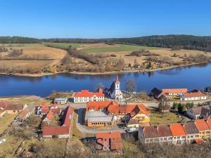 Prodej ubytování, Hluboká nad Vltavou, 1633 m2