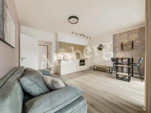 Pronájem bytu 1+kk, Praha - Karlín, U Sluncové, 33 m2