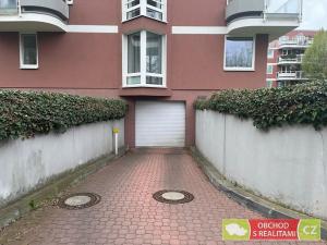 Pronájem garážového stání, Praha - Jinonice, U kříže, 12 m2