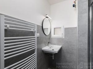 Pronájem bytu 1+1, Praha - Smíchov, Preslova, 56 m2