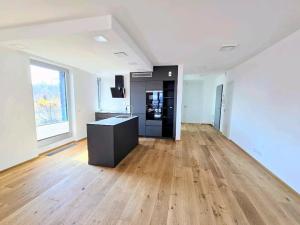 Pronájem bytu 3+kk, Praha - Smíchov, U Dívčích hradů, 119 m2