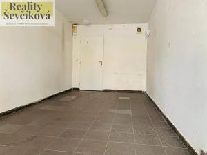 Pronájem obchodního prostoru, Hradec Králové, Dukelská třída, 20 m2
