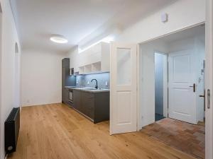 Pronájem bytu 2+1, Praha - Malá Strana, Vlašská, 87 m2
