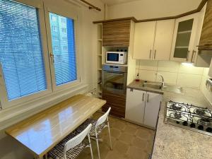 Pronájem bytu 2+1, Kroměříž, Velehradská, 56 m2
