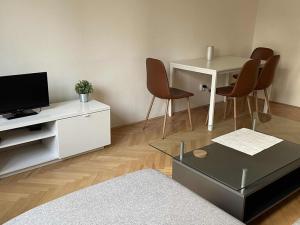 Pronájem bytu 2+1, Kroměříž, Velehradská, 56 m2