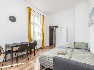 Pronájem činžovního domu, Praha - Karlín, 350 m2
