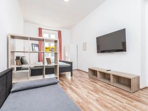Pronájem činžovního domu, Praha - Karlín, 350 m2