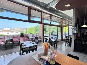 Pronájem restaurace, Zlín, Dukelská, 848 m2