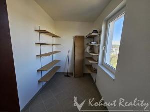 Pronájem bytu 1+kk, Praha - Hloubětín, Nademlejnská, 40 m2