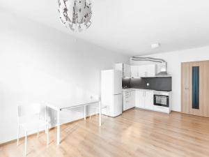 Pronájem bytu 1+kk, Praha - Malešice, Počernická, 37 m2