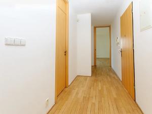 Pronájem bytu 2+1, Praha - Břevnov, Šermířská, 58 m2