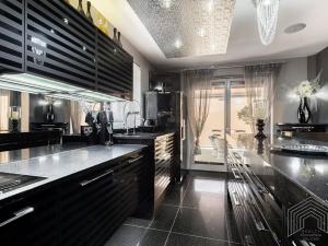 Prodej obchodního prostoru, Zeleneč, Jitrocelová, 150 m2