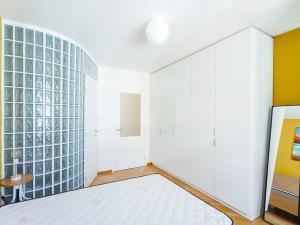 Pronájem bytu 2+kk, Praha - Holešovice, U smaltovny, 50 m2