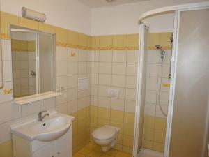 Prodej bytu 1+1, Ostrov, Hroznětínská, 37 m2