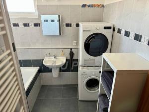 Prodej bytu 2+kk, Praha - Horní Měcholupy, Hornoměcholupská, 64 m2