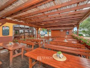 Prodej restaurace, Pasohlávky, 80 m2