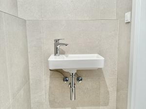 Pronájem bytu 2+kk, Praha - Stodůlky, Hábova, 54 m2