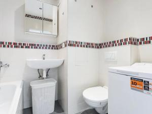 Pronájem bytu 2+kk, Praha - Černý Most, Bryksova, 42 m2