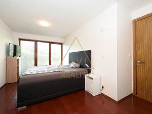 Pronájem bytu 4+kk, Jesenice, V Lázních, 98 m2