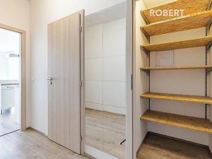 Pronájem bytu 2+kk, Praha - Vysočany, Freyova, 43 m2