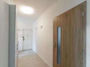 Prodej bytu 3+1, Praha - Kobylisy, Vršní, 65 m2