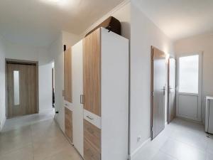 Prodej bytu 3+1, Praha - Kobylisy, Vršní, 65 m2