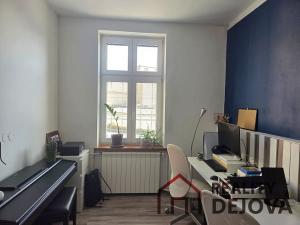 Prodej bytu 3+1, Opava, Komenského, 69 m2