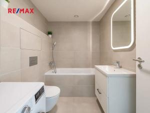 Pronájem bytu 1+kk, Praha - Holešovice, V háji, 36 m2