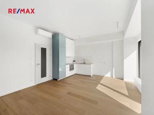 Pronájem bytu 1+kk, Praha - Holešovice, V háji, 36 m2