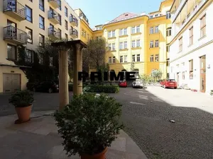 Pronájem kanceláře, Praha - Smíchov, Štefánikova, 55 m2