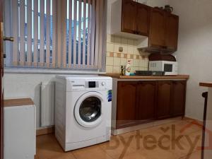 Pronájem bytu 1+kk, Praha - Stodůlky, Živcových, 26 m2
