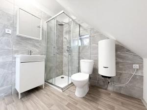 Pronájem bytu 2+kk, Praha - Horní Počernice, Běluňská, 40 m2