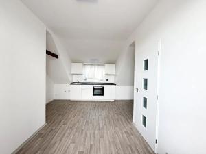 Pronájem bytu 2+kk, Praha - Horní Počernice, Běluňská, 40 m2