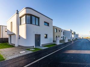 Prodej rodinného domu, Praha - Kolovraty, Devětsilová, 105 m2