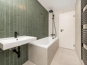 Prodej bytu 3+1, Praha - Motol, Hennerova, 73 m2