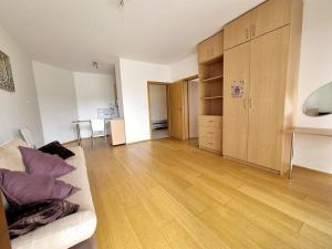 Pronájem bytu 2+kk, Praha - Hloubětín, Nademlejnská, 46 m2