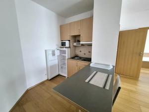 Pronájem bytu 2+kk, Praha - Hloubětín, Nademlejnská, 46 m2