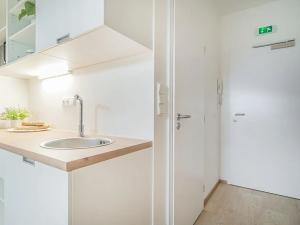 Pronájem bytu 1+kk, Praha - Vysočany, Lisabonská, 23 m2