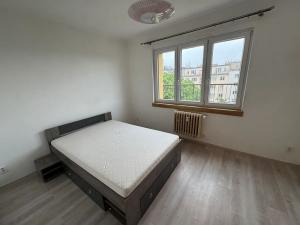 Pronájem bytu 2+kk, Praha - Vysočany, Pod strojírnami, 57 m2