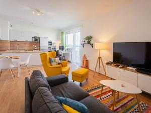 Pronájem bytu 2+kk, Praha - Horní Měcholupy, Mantovská, 66 m2