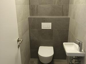 Pronájem bytu 2+kk, Praha - Holešovice, Jankovcova, 69 m2