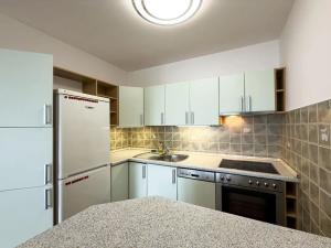 Pronájem bytu 2+kk, Praha - Strašnice, Názovská, 68 m2
