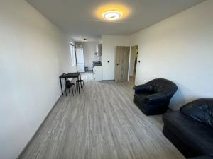 Pronájem bytu 3+kk, Praha - Petrovice, Rezlerova, 75 m2