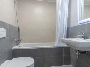 Pronájem bytu 2+kk, Praha - Karlín, Nekvasilova, 58 m2