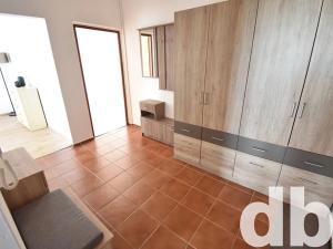 Pronájem bytu 2+1, Karlovy Vary, Dvořákova, 67 m2