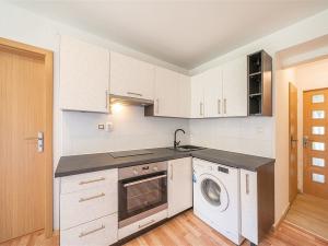 Prodej bytu 2+kk, Karlovy Vary - Drahovice, Boženy Němcové, 37 m2