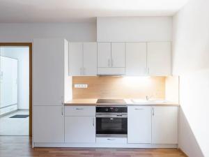 Pronájem bytu 1+kk, Praha - Vysočany, Strnadových, 40 m2
