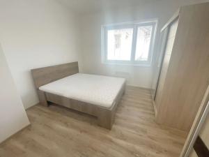 Pronájem bytu 2+kk, Praha - Záběhlice, Ke skalkám, 49 m2