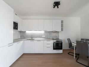 Pronájem bytu 2+kk, Praha - Hloubětín, Poděbradská, 62 m2